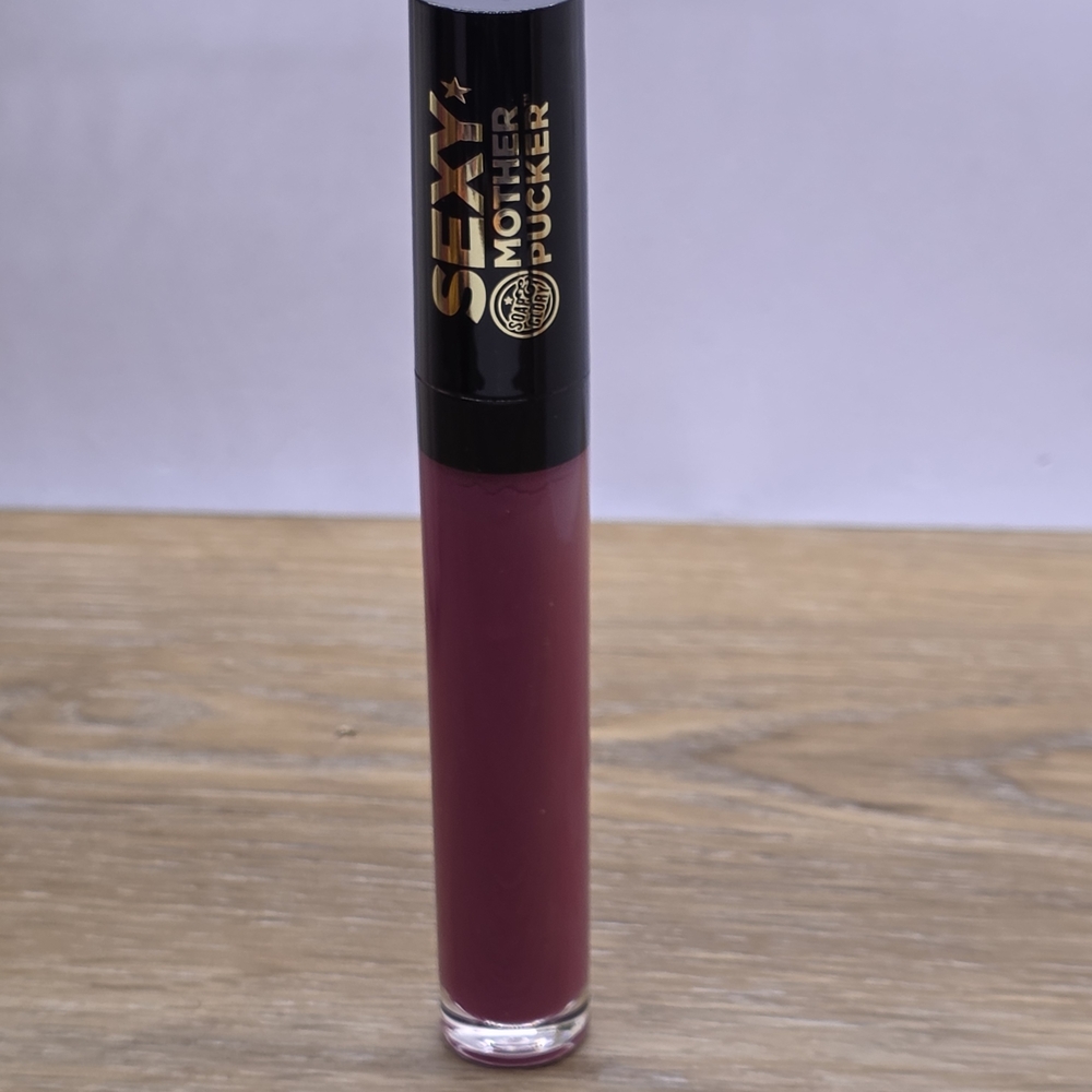Soap & Glory Sexy Mother Pucker Liquid Plumping Lipgloss Its A Berry Thing DISC.